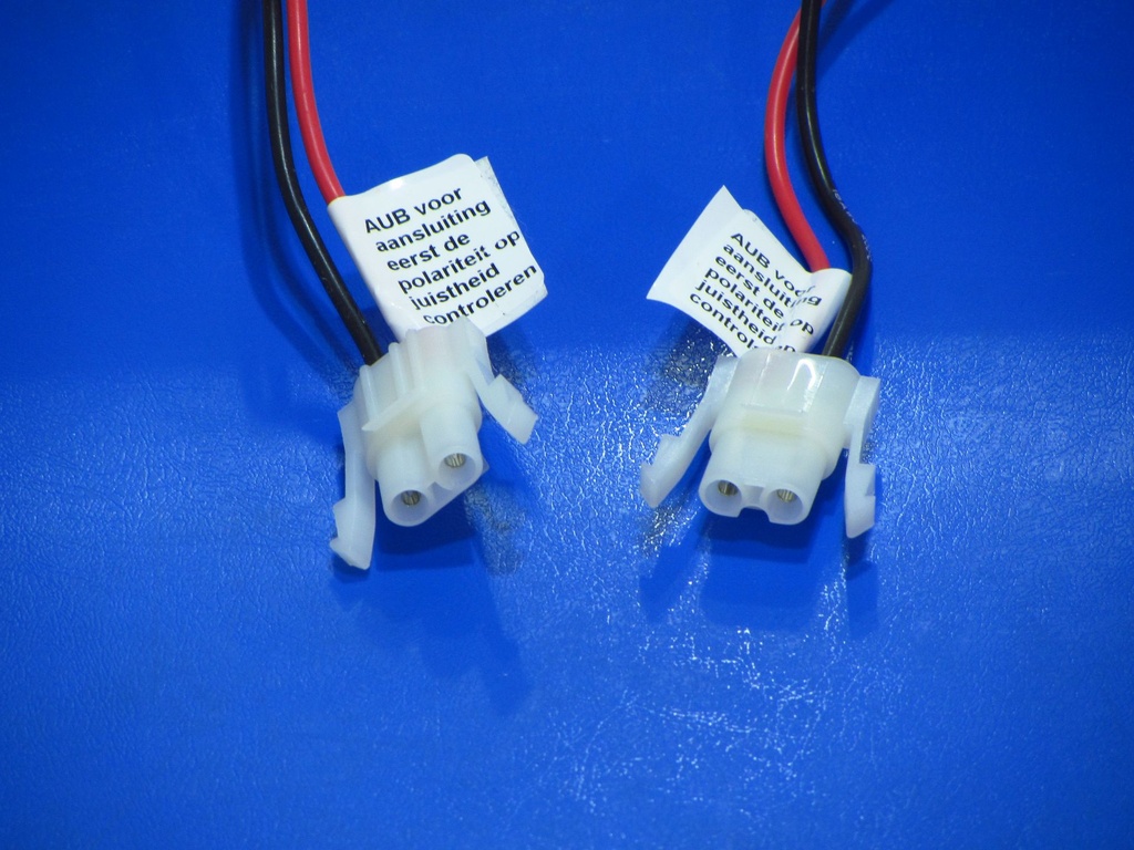 Connector 12690 incl. Wire - Check Polarity